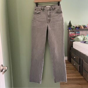 Abercrombie Curve Love Ultra High Rise 90s Straight Jean ~ Gray ~ Size 27/4 L